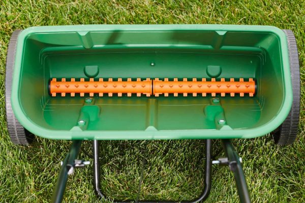 2026 Scotts 32-lb Turf Builder Classic Drop Fertilizer Spreader