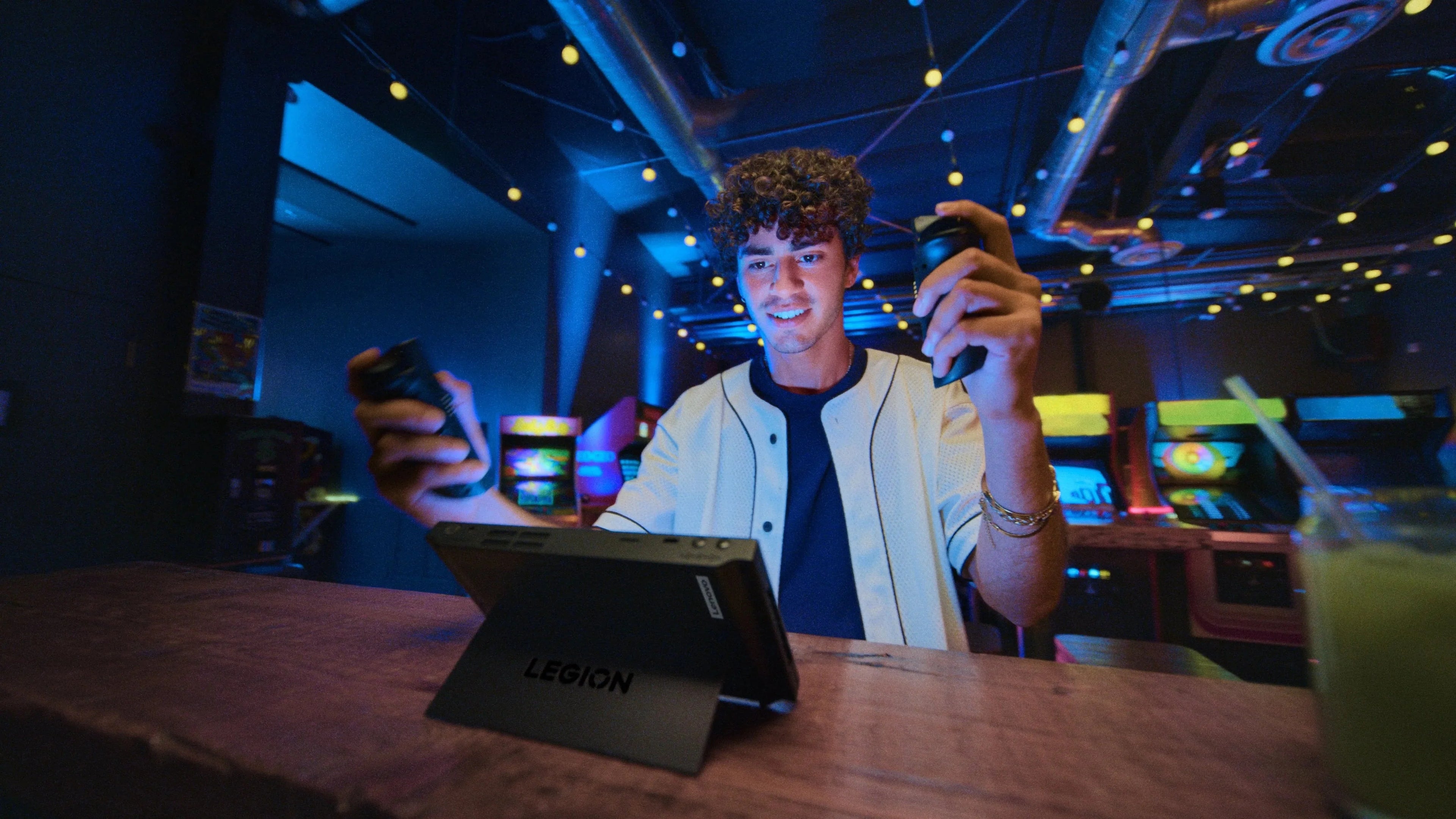 2026 Lenovo – Legion Go 8.8′′ 144Hz WQXGA Gaming Handheld – AMD Ryzen Z1 Extreme – 16GB with 512 GB SSD – Shadow Black