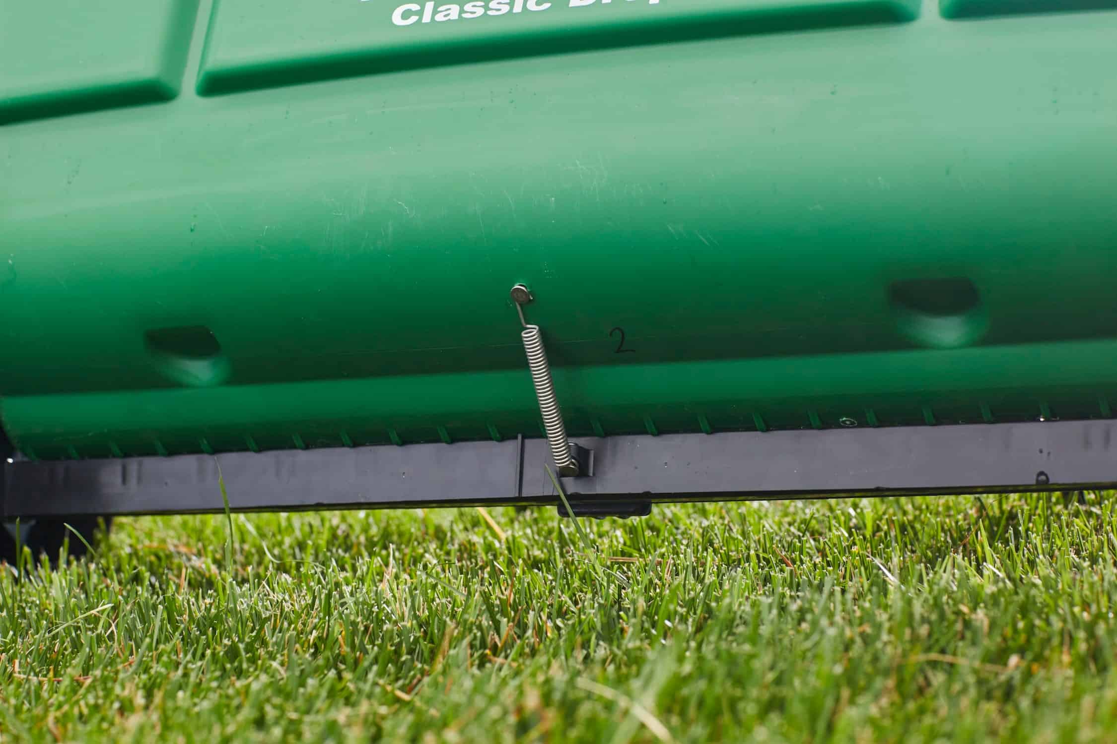 2026 Scotts 32-lb Turf Builder Classic Drop Fertilizer Spreader