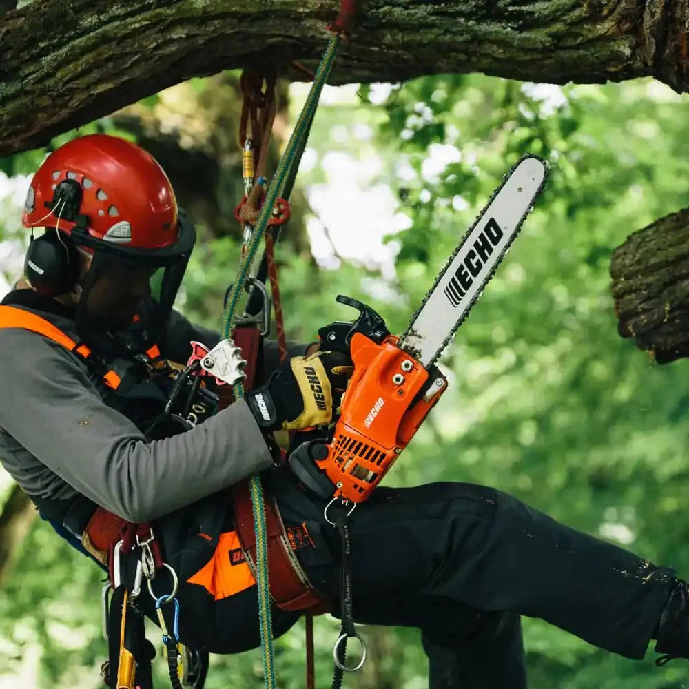 2026 12-inch (30.5 cm) petrol two-stroke chainsaw with 26.9 cm³ displacement and top handle